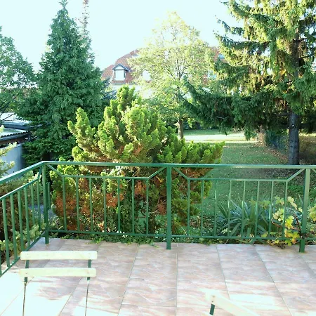 Charmantes Mit Terrasse Zum Garten Nahe Wien Appartement Gumpoldskirchen